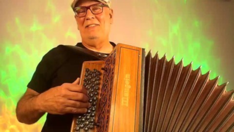 Jean L'Irland'Oc à l'accordéon Jean L'Irland'Oc, musique irlandaise. Figeac